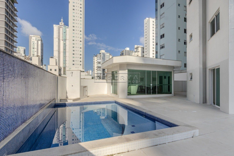 Apartamento em Pioneiros, Balneário Camboriú